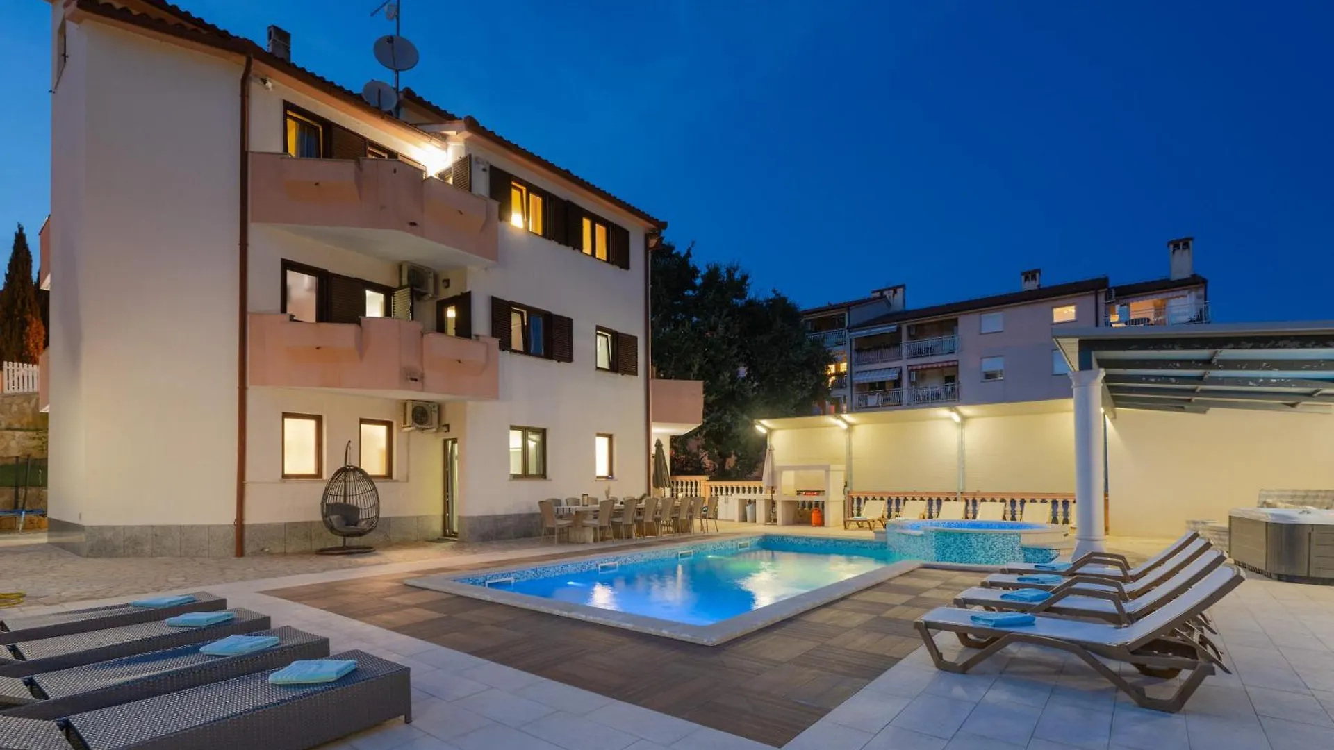 Villa Lealeana Pula