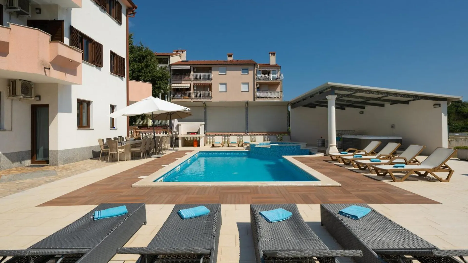 Villa Lealeana Pula